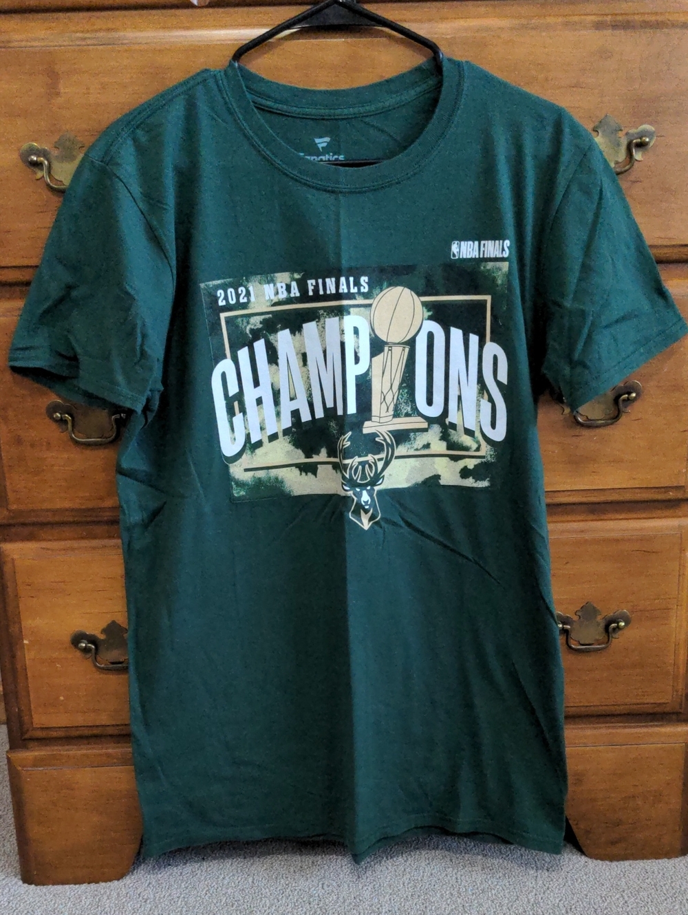 Fanatics Dark Green Milwaukee Bucks Champions Graphic Tee